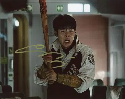 Mặc dù chỉ đóng vai nhỏ trong Chuyến Tàu Sinh Tử (Train To Busan), Choi Woo Shik đã từng bước lấn sân vào mảng phim quốc tế (Nguồn: Internet).