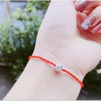 Vòng đỏ may mắn với đổi vận châu. (Ảnh: Internet)
