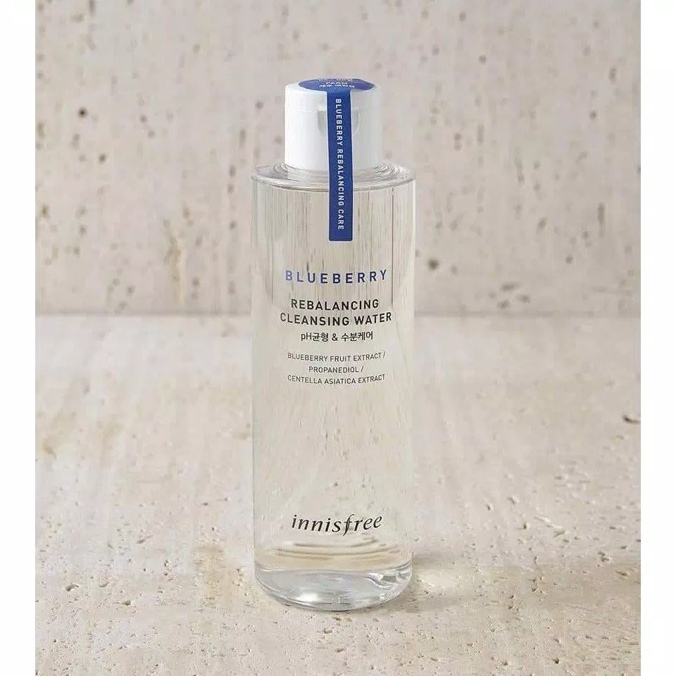 Nước tẩy trang Innisfree Blueberry Rebalancing Cleansing Water (ảnh: internet) Nước tẩy trang Innisfree Blueberry Rebalancing Cleansing Water (ảnh: internet)