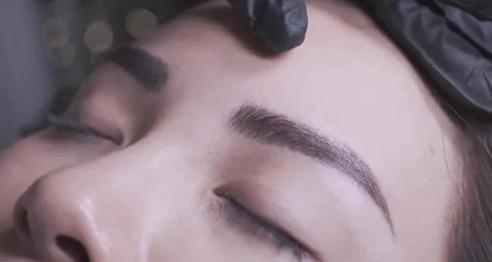 Chân mày được điêu khắc 9D siêu tự nhiên (ảnh: internet) Chân mày được điêu khắc 9D siêu tự nhiên (ảnh: internet)