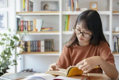 Đọc từ nhiều nguồn khác nhau để trau dồi kiến thức (Ảnh: Internet). Đọc từ nhiều nguồn khác nhau để trau dồi kiến thức (Ảnh: Internet).