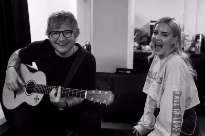 Khi đôi bạn thân Ed Sheeran & Anne-Marie song ca 2002 (Ảnh: Internet) Khi đôi bạn thân Ed Sheeran & Anne-Marie song ca 2002 (Ảnh: Internet)