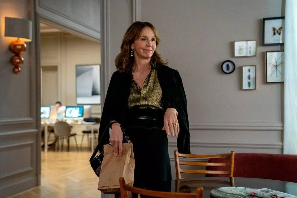 Đen là gam màu chủ đạo của vị "Sếp khó tính" Sylvie (nguồn ảnh: internet) Đen là gam màu chủ đạo của vị "Sếp khó tính" Sylvie (nguồn ảnh: internet)