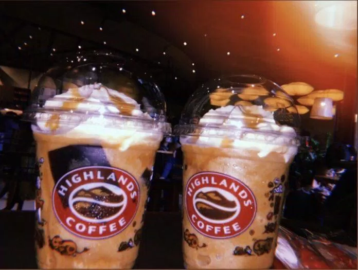 Caramel Phin Freeze ở Highlands Coffee ( ảnh: BlogAnChoi )