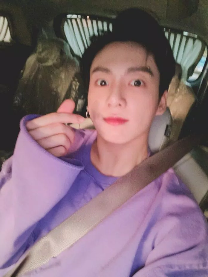 Jungkook thậm chí còn là giám đốc thương hiệu của anh trai mình. (Ảnh: Internet)