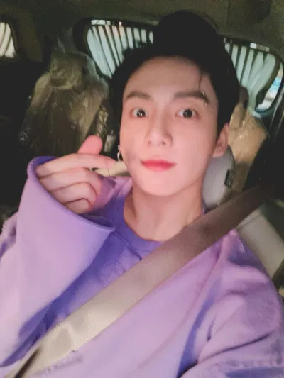 Jungkook thậm chí còn là giám đốc thương hiệu của anh trai mình. (Ảnh: Internet)