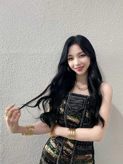 Karina (aespa) thần tượng K-Pop đáng kinh ngạc có chung tên "Jimin". (Nguồn: Internet)
