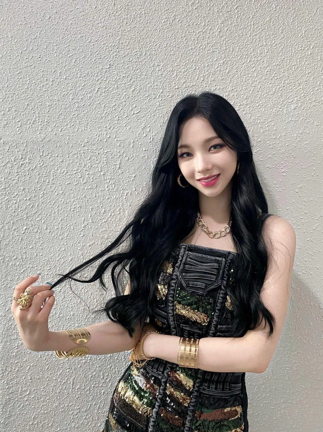 Karina (aespa) thần tượng K-Pop đáng kinh ngạc có chung tên "Jimin". (Nguồn: Internet)