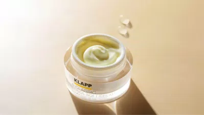 Kết cấu của kem dưỡng A Classic Micro Retinol Soft Cream có kết cấu dạng kem màu vàng nhạt thẩm thấu nhanh (Nguồn: internet)