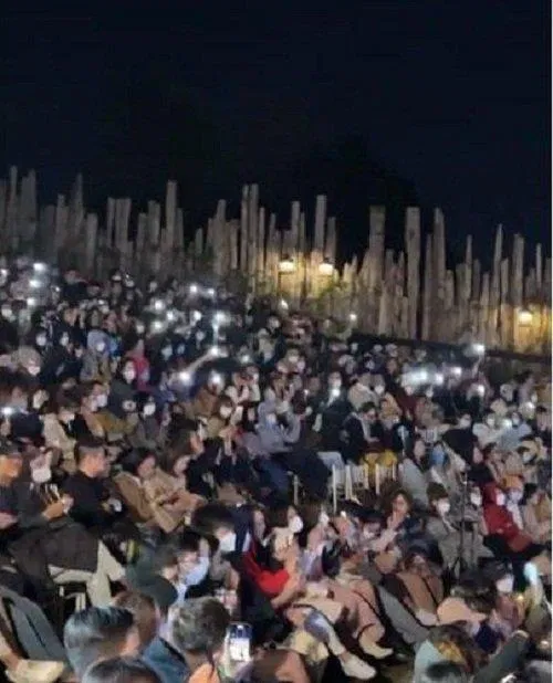 Khán giả tại liveshow Vũ Cát Tường - Mây Lang Thang (Nguồn: BlogAnChoi) Khán giả tại liveshow Vũ Cát Tường - Mây Lang Thang (Nguồn: BlogAnChoi)