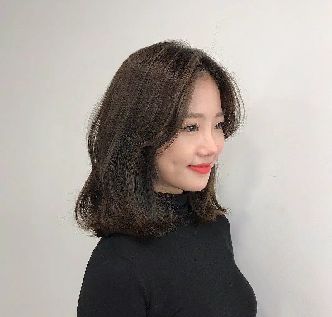 Tóc ngắn ngang vai nhuộm nâu lạnh trẻ trung (ảnh: internet) Tóc ngắn ngang vai nhuộm nâu lạnh trẻ trung (ảnh: internet)