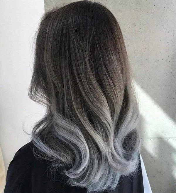 Màu nâu lạnh ombre xám khói (ảnh: internet) Màu nâu lạnh ombre xám khói (ảnh: internet)