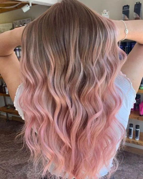 Màu nâu lạnh ombre ánh hồng (ảnh: internet) Màu nâu lạnh ombre ánh hồng (ảnh: internet)