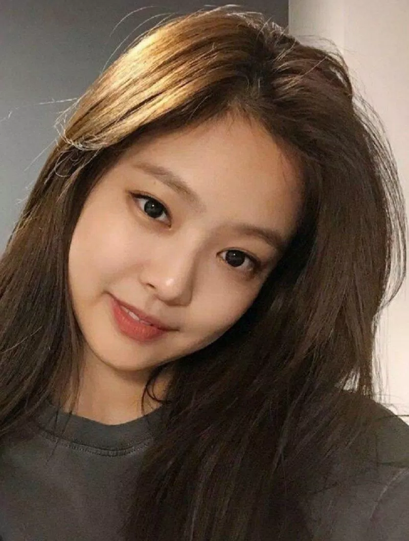 Nâu lạnh thêm chút ánh đồng khiến khuôn mặt trở nên ấm áp hơn (ảnh: internet) Nâu lạnh thêm chút ánh đồng khiến khuôn mặt trở nên ấm áp hơn (ảnh: internet)