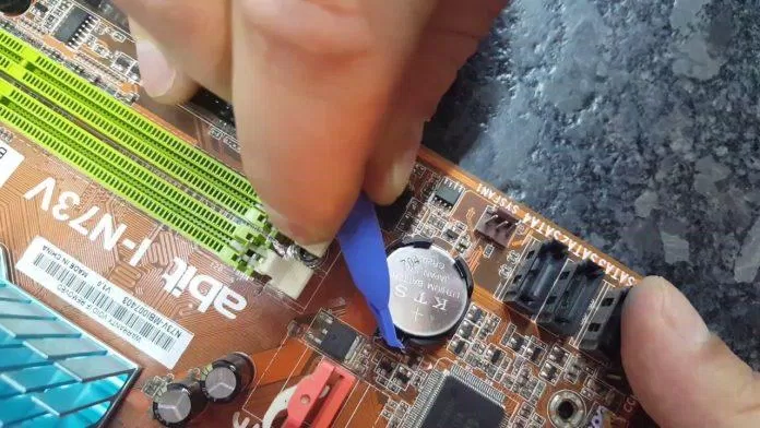Pin CMOS của mainboard (Ảnh: Internet).
