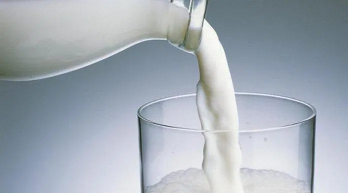 Sữa tươi có rất nhiều lợi ích trong làm đẹp da mà các nàng nên áp dụng thường xuyên (Nguồn: internet)
