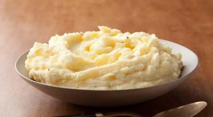 Mặt nạ sữa tươi khoai tây với thành phần từ thiên nhiên, vô cùng lành tính và hiệu quả. (nguồn: Internet).