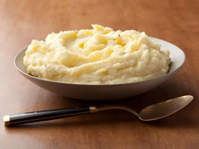 Mặt nạ khoai tây sữa tươi với các nguyên liệu tự nhiên, vô cùng lành tính và hiệu quả.  (nguồn: Internet).