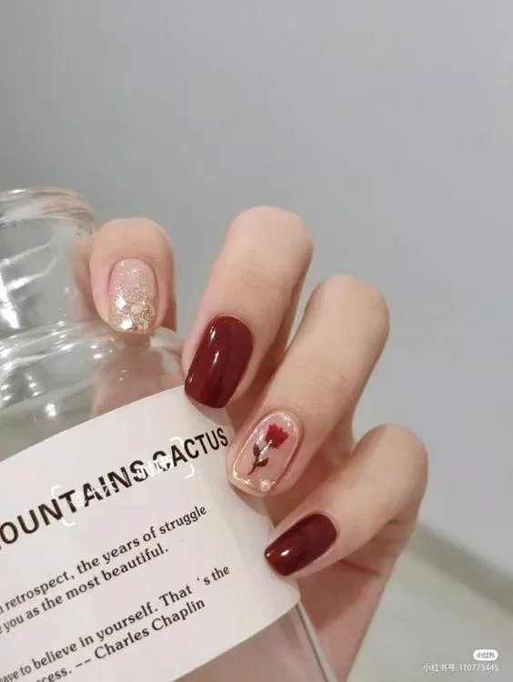 Mẫu nail đỏ mận cực tôn da nổi bật cho Tết (ảnh: internet)