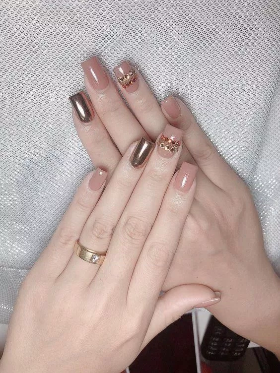 Mẫu nail đẹp nhàng tôn da cho cô dâu (ảnh: internet)