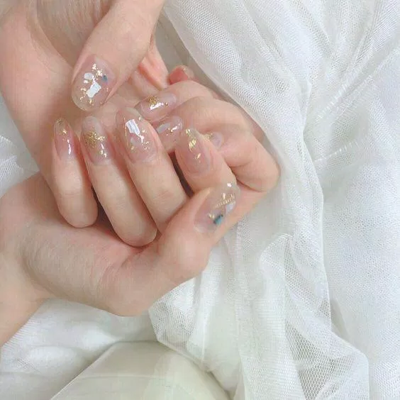 Mẫu nail họa tiết nhẹ nhàng cho cô dâu (ảnh: internet)