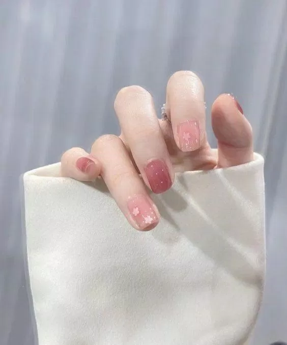Mẫu nail hồng vẽ họa tiết dễ thương (ảnh: internet)