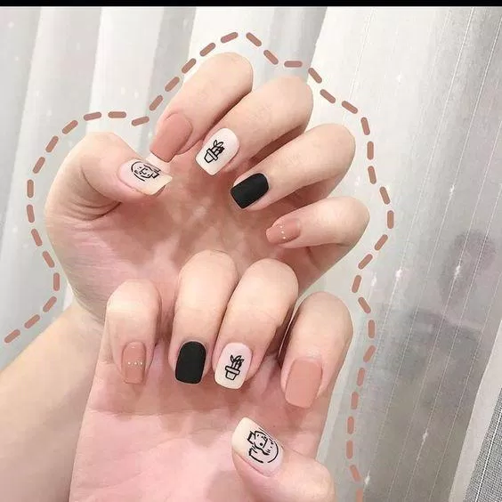 Mẫu nail họa tiết đơn giản, nhẹ nhàng (ảnh: internet)