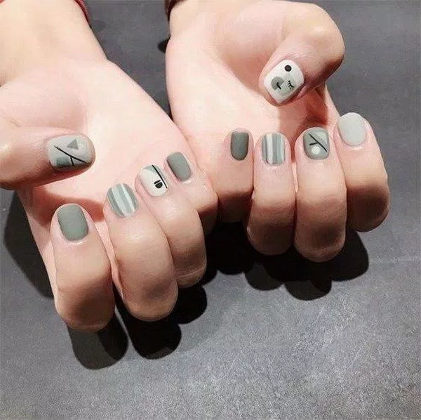 Mẫu nail kẻ đáng yêu (ảnh: internet)