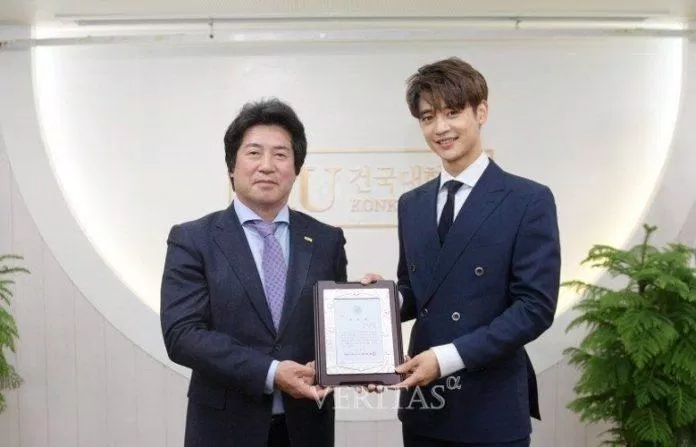 Minho (SHINee) thần tượng K-Pop đã chứng minh họ tài năng và thông minh khi học Đại học. (Nguồn: Internet)