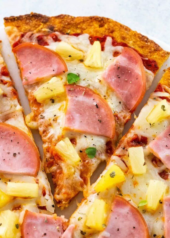 Pizza Hawaii nhưng có xuất xứ từ Canada.  (Nguồn: Internet)