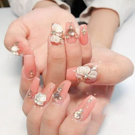 Nail đính đá sang chảnh (Nguồn ảnh: Internet)