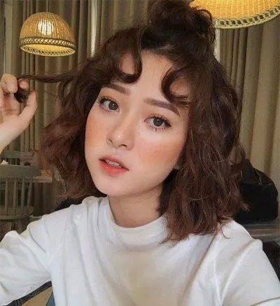 Tóc ngắn uốn xoăn (Nguồn: Internet).
