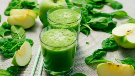 Nước ép rau bina rất giàu vitamin A và C bảo vệ làn da (Nguồn: Internet) Nước ép rau bina rất giàu vitamin A và C bảo vệ làn da (Nguồn: Internet)