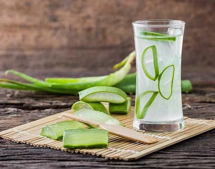 Uống nước ép lô hội giúp tăng cường sản xuất collagen, làm săn chắc và tươi trẻ làn da. (Nguồn: Internet) Uống nước ép lô hội giúp tăng cường sản xuất collagen, làm săn chắc và tươi trẻ làn da. (Nguồn: Internet)