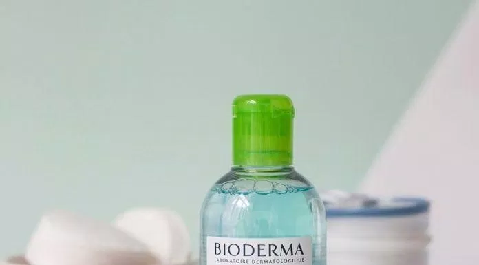 Nước tẩy trang làm sạch bã nhờn Bioderma Sébium H2O (Nguồn: Internet)