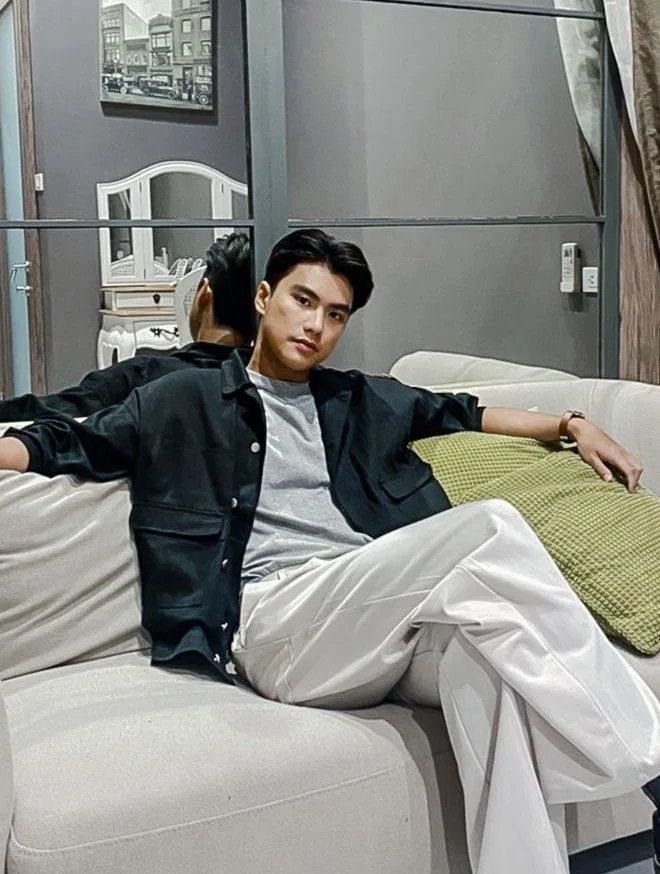 Ohm Pawat mới 21 tuổi nhưng sở hữu nhan sắc và body cực hot. (Ảnh: Internet)