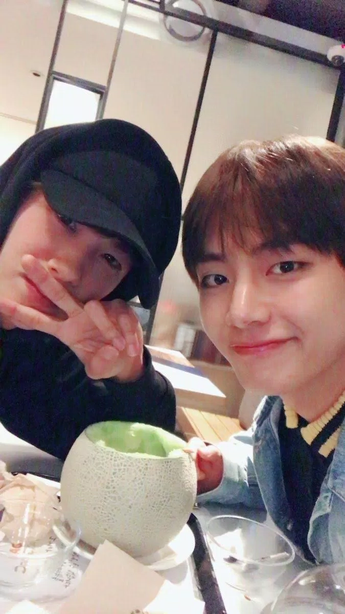 V cùng Park Hyung Sik (Ảnh: Internet)