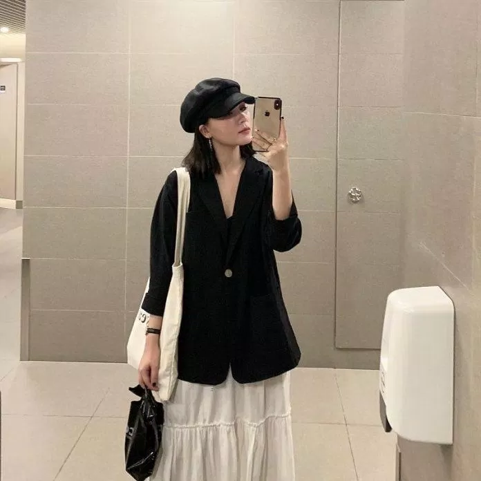 Nhẹ nhàng hơn với chân váy trắng và mũ nồi (Nguồn: Internet) Nhẹ nhàng hơn với chân váy trắng và mũ nồi (Nguồn: Internet)