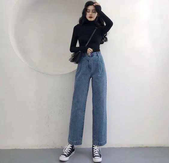 Quần jean ống rộng giúp che khuyết điểm chân (Nguồn: Internet) Quần jean ống rộng giúp che khuyết điểm chân (Nguồn: Internet)