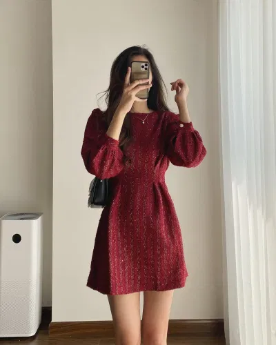 Váy tay phồng dành cho nàng có bắp tay hơi to (Nguồn: Internet) Váy tay phồng dành cho nàng có bắp tay hơi to (Nguồn: Internet)
