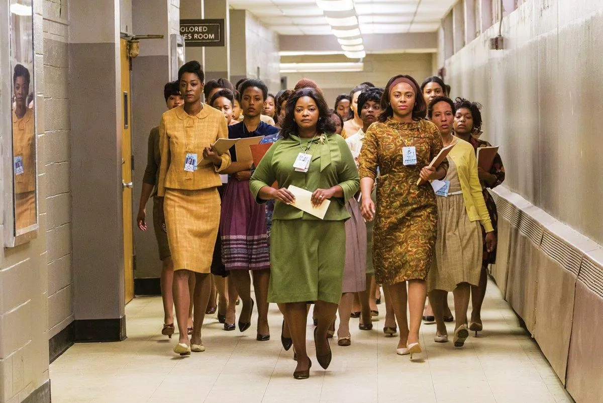 Nhân vật Dorothy cùng cộng sự của mình trong bộ phim Hidden Figures (Ảnh: Internet) Nhân vật Dorothy cùng cộng sự của mình trong bộ phim Hidden Figures (Ảnh: Internet)