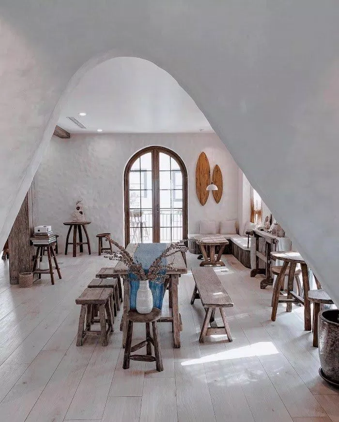 Không gian quán rộng rãi, được decor chi tiết các góc ( Ảnh: internet )