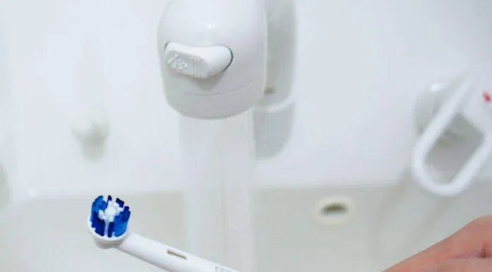 Bàn chải điện Oral B có nhiều điểm vượt trội hơn các nhãn hiệu khác (Nguồn: Internet)