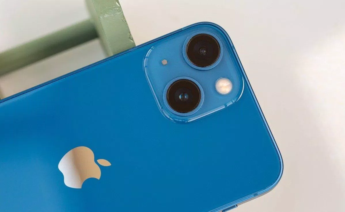 Cụm camera sau của iPhone 13 mini (Ảnh: Internet). Cụm camera sau của iPhone 13 mini (Ảnh: Internet).