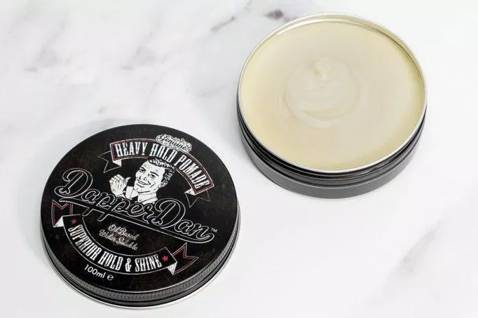 Sáp vuốt tóc Dapper Dan Heavy Hold Pomade sử dụng nhiều thành phần từ thực vật an toàn cho tóc và da đầu. (nguồn internet)