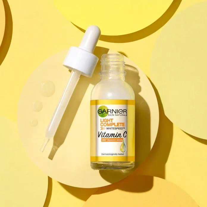 Garnier tinh chất lỏng dễ thẩm thấu sâu vào bên trong Vitamin C của Garnier giúp thúc đẩy nhanh quá trình trị thâm mụn đạt hiệu quả cao (Nguồn: Internet).