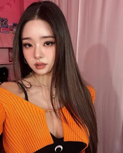Song Jia – hay được biết đến với cái tên Freezia – YouTuber nổi tiếng về làm đẹp bỗng chốc trở nên nổi tiếng ngoài sức tưởng tượng (Nguồn: Internet) Song Jia – hay được biết đến với cái tên Freezia – YouTuber nổi tiếng về làm đẹp bỗng chốc trở nên nổi tiếng ngoài sức tưởng tượng (Nguồn: Internet)