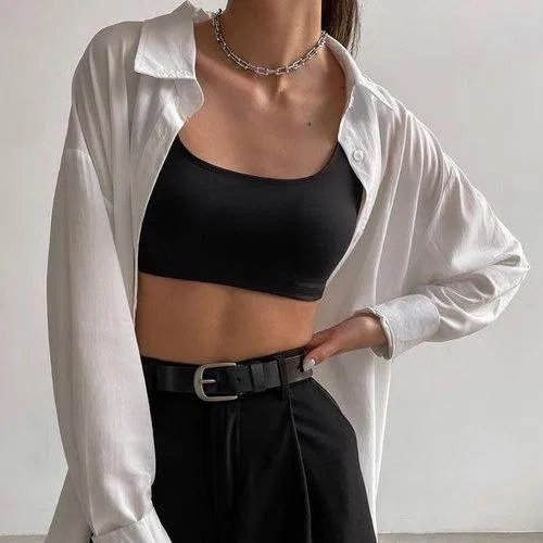 Áo sport bra kết hợp cùng áo sơ mi trắng (nguồn: Internet)