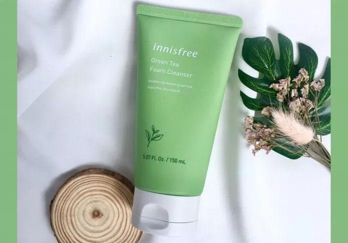 Sữa rửa mặt Innisfree Green Tea Foam Cleanser vừa làm sạch sâu, vừa kháng viêm và giữ độ ẩm tự nhiên cho làn da. (Nguồn: Internet).