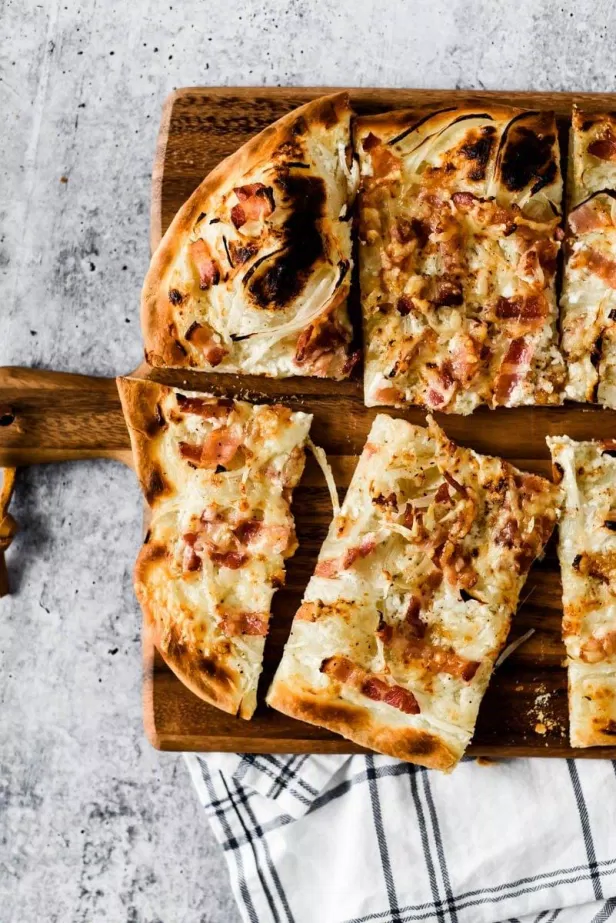 Món bánh Tarte Flambébe (Nguồn: Internet) Món bánh Tarte Flambébe (Nguồn: Internet)
